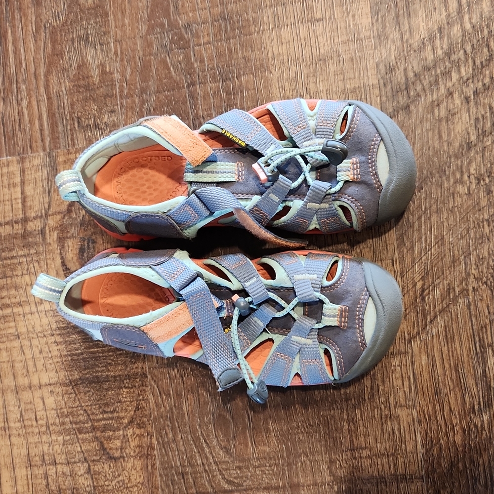Kids Keen Shoes Size 1